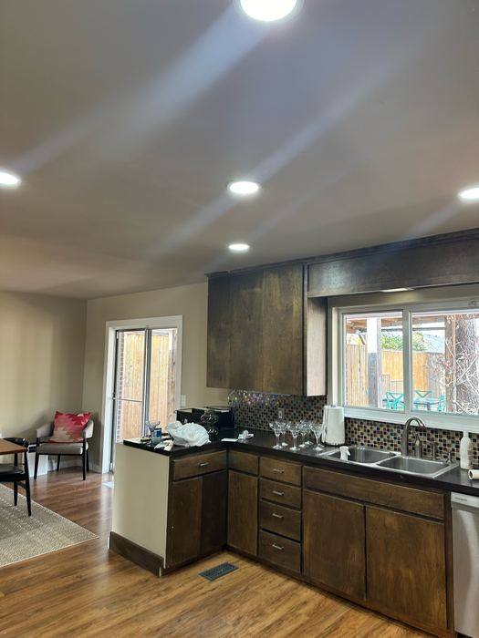 Sink wall with mosaic glass tile backsplash